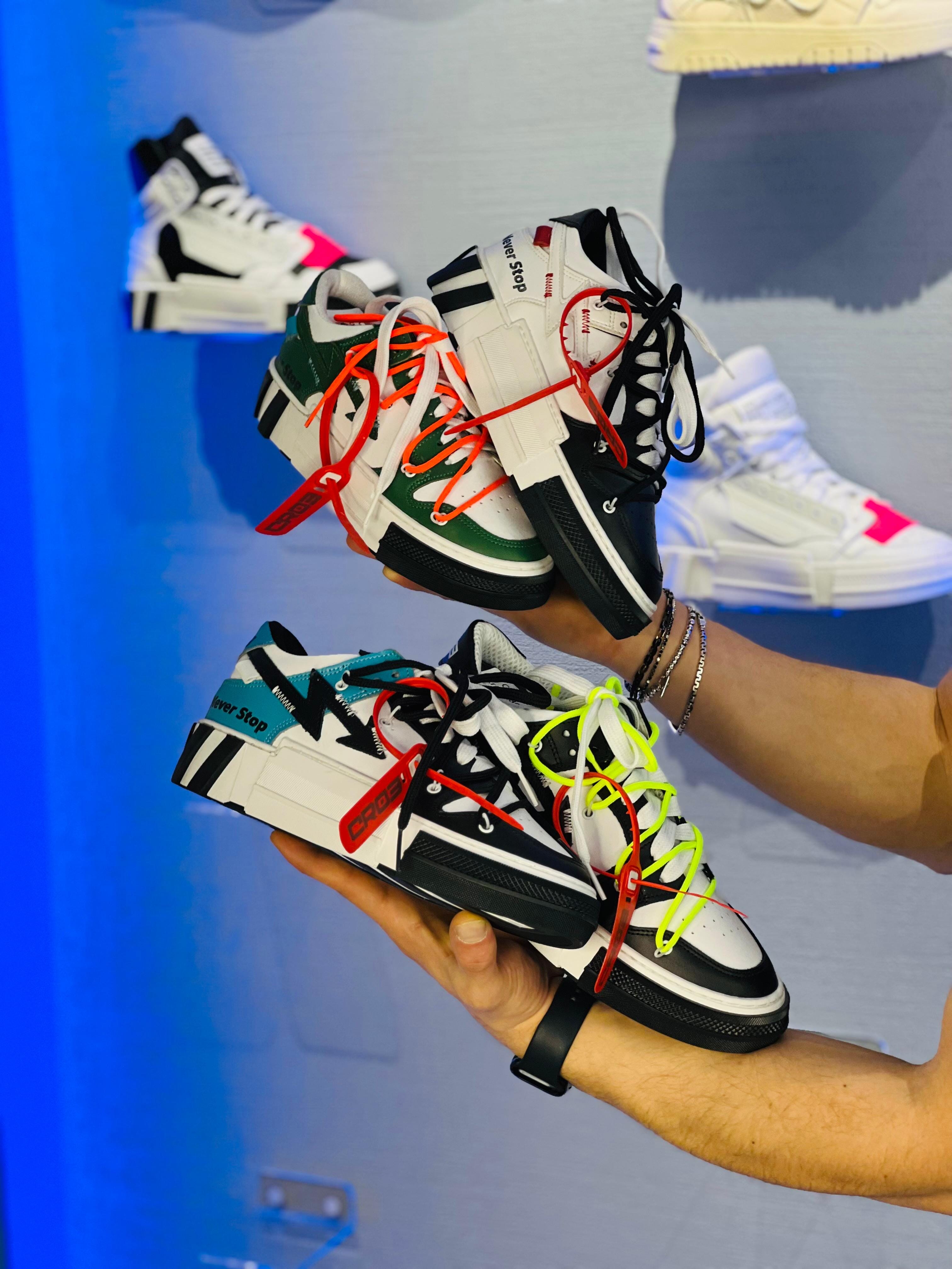 CR03 Strong 300 V.1 laccio nero