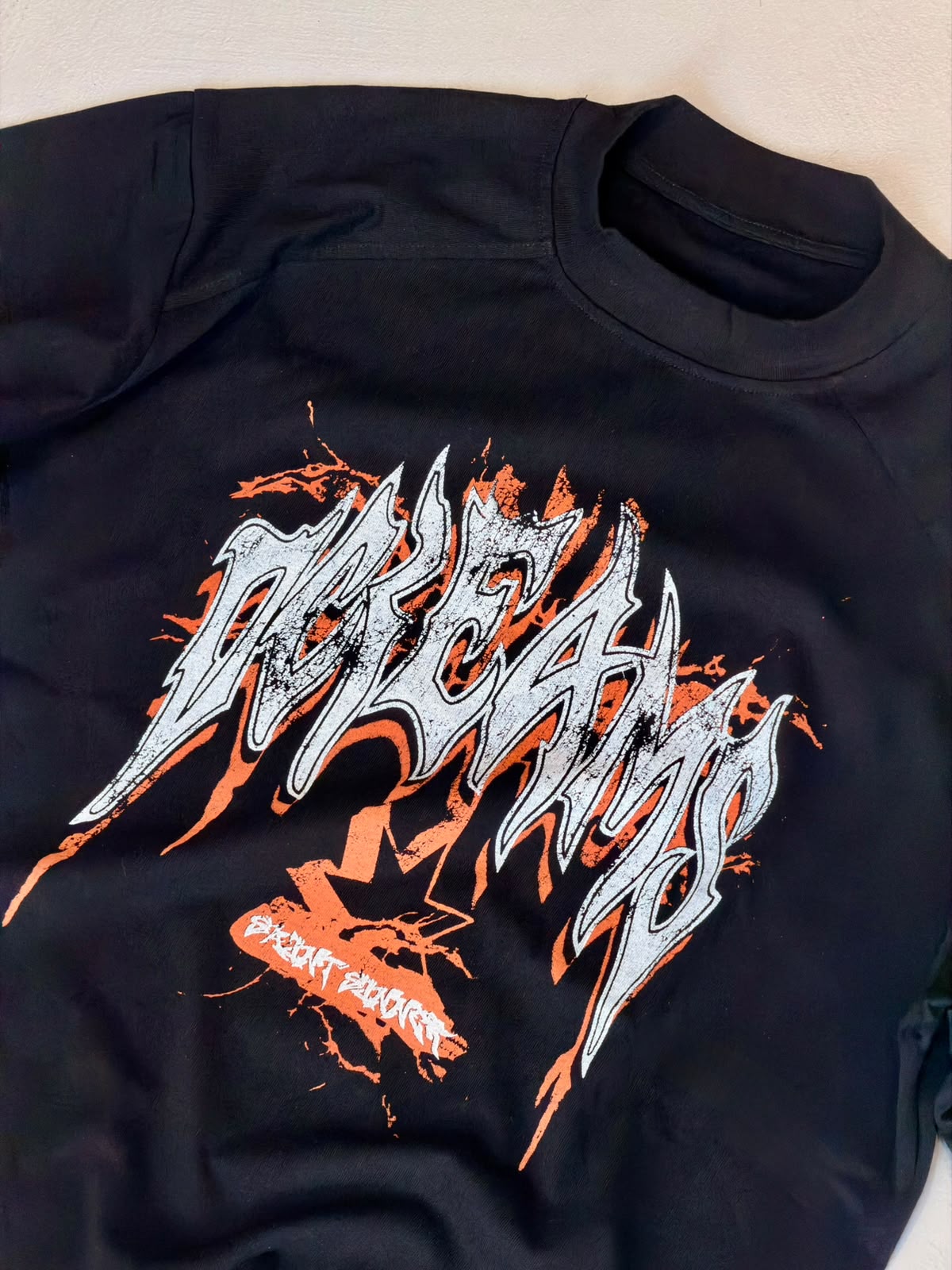 T-Shirt Crop "DREAMS" Taglio Vivo