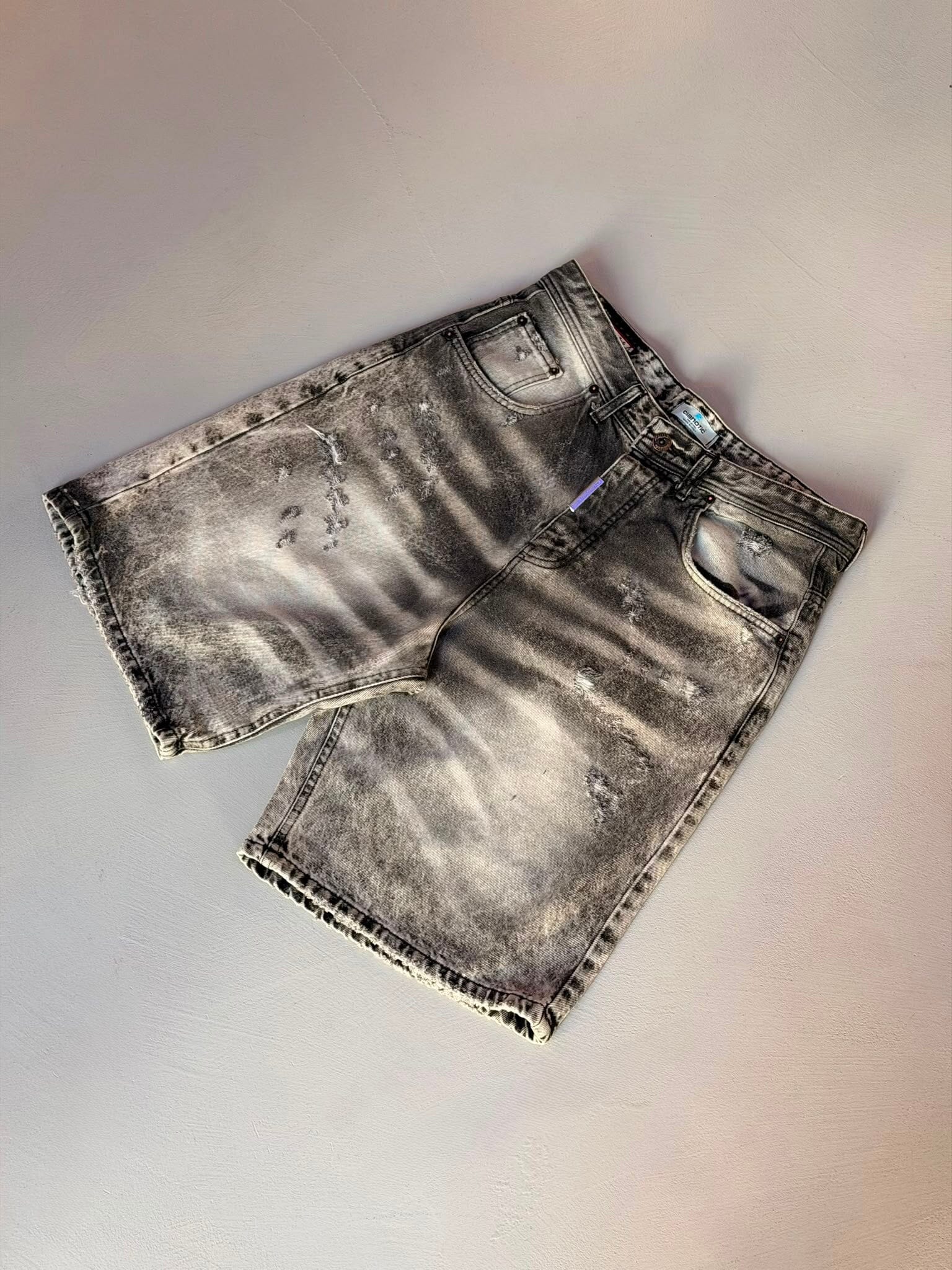 Short Distressed Grigio Cianotic