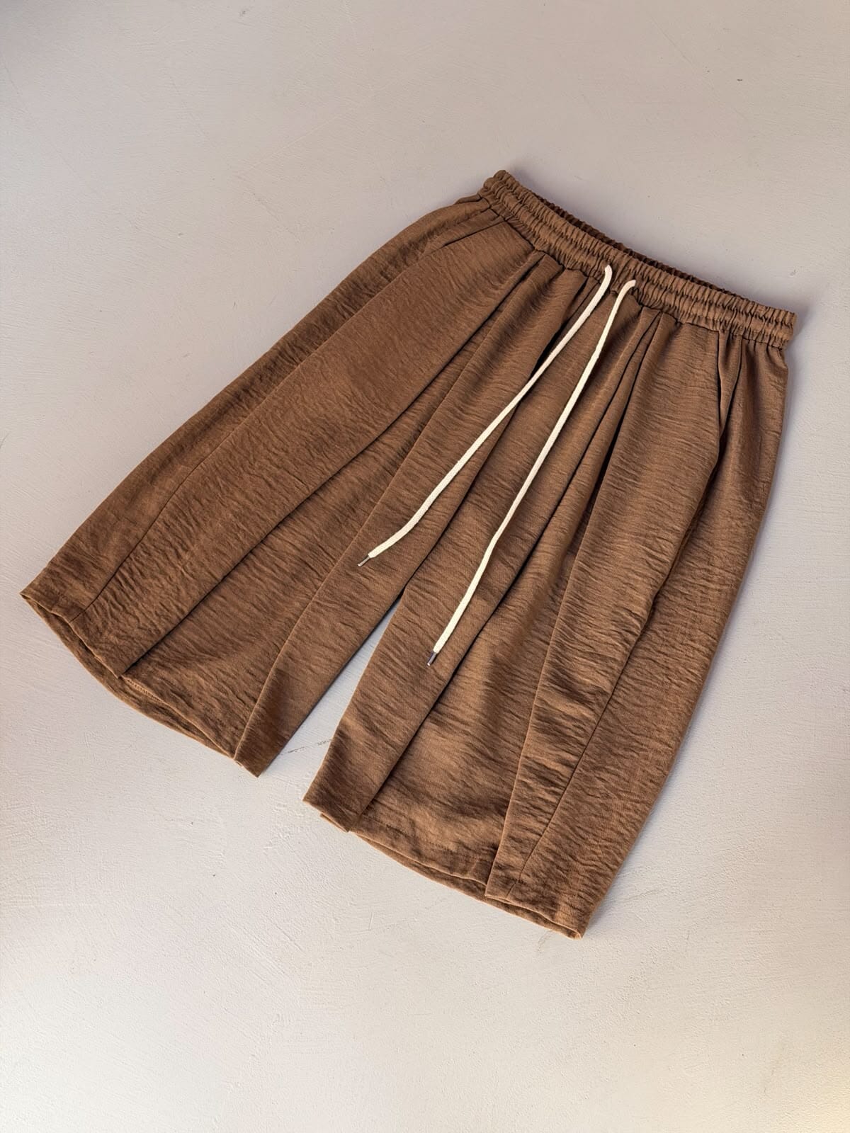 Short in lino terra