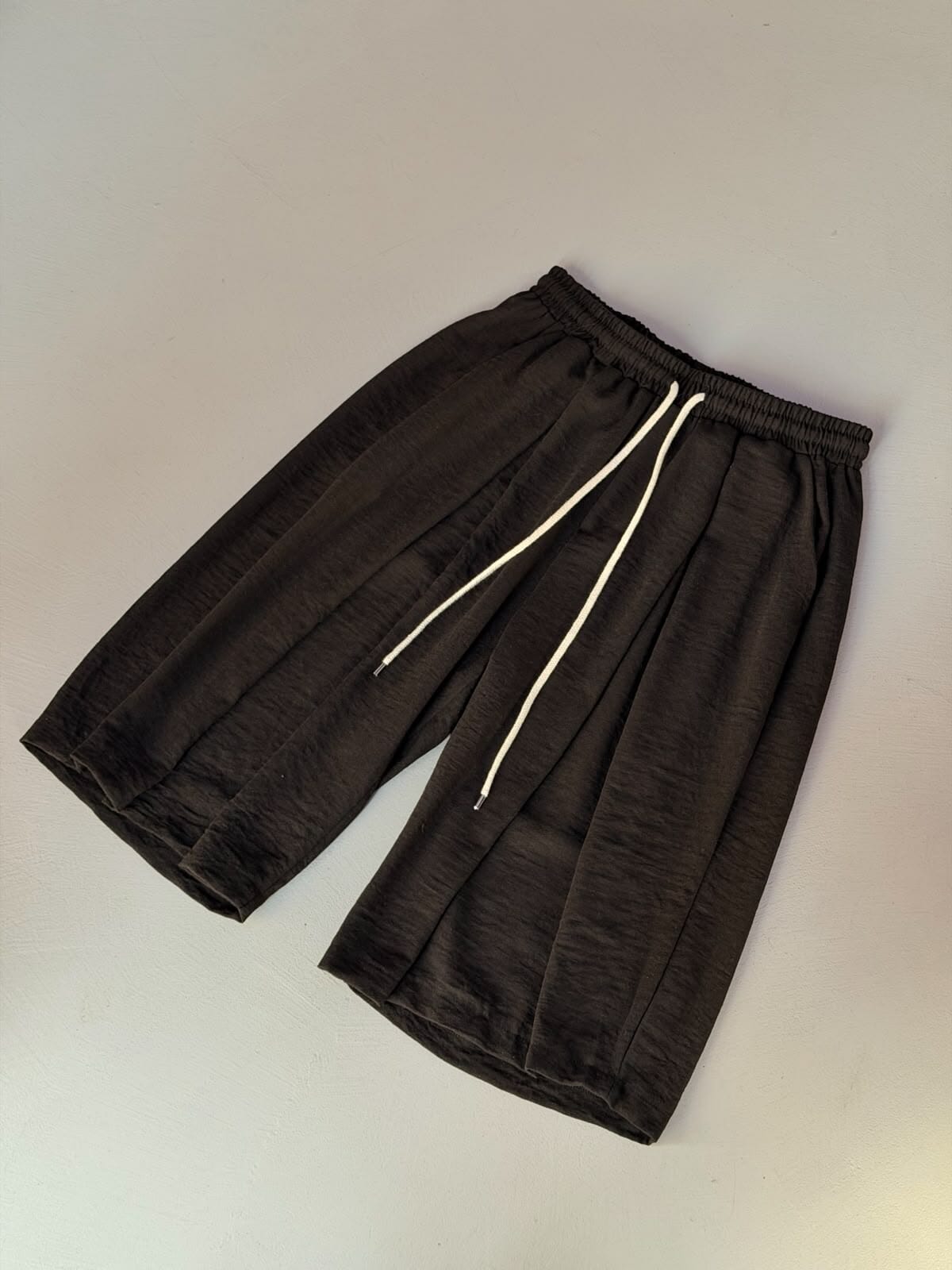 Short in lino neri