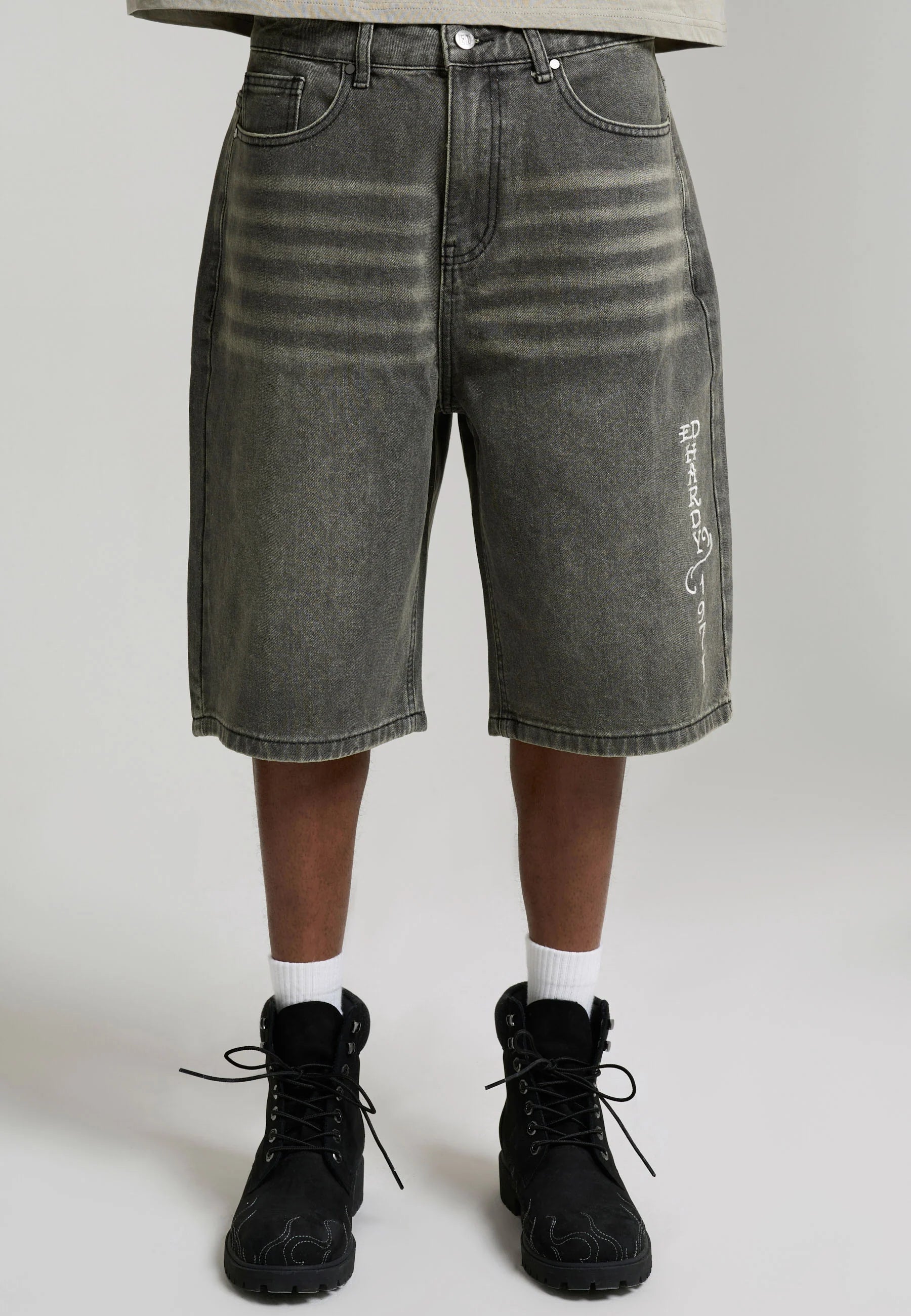 Short Ed Hardy Desert Snake Black