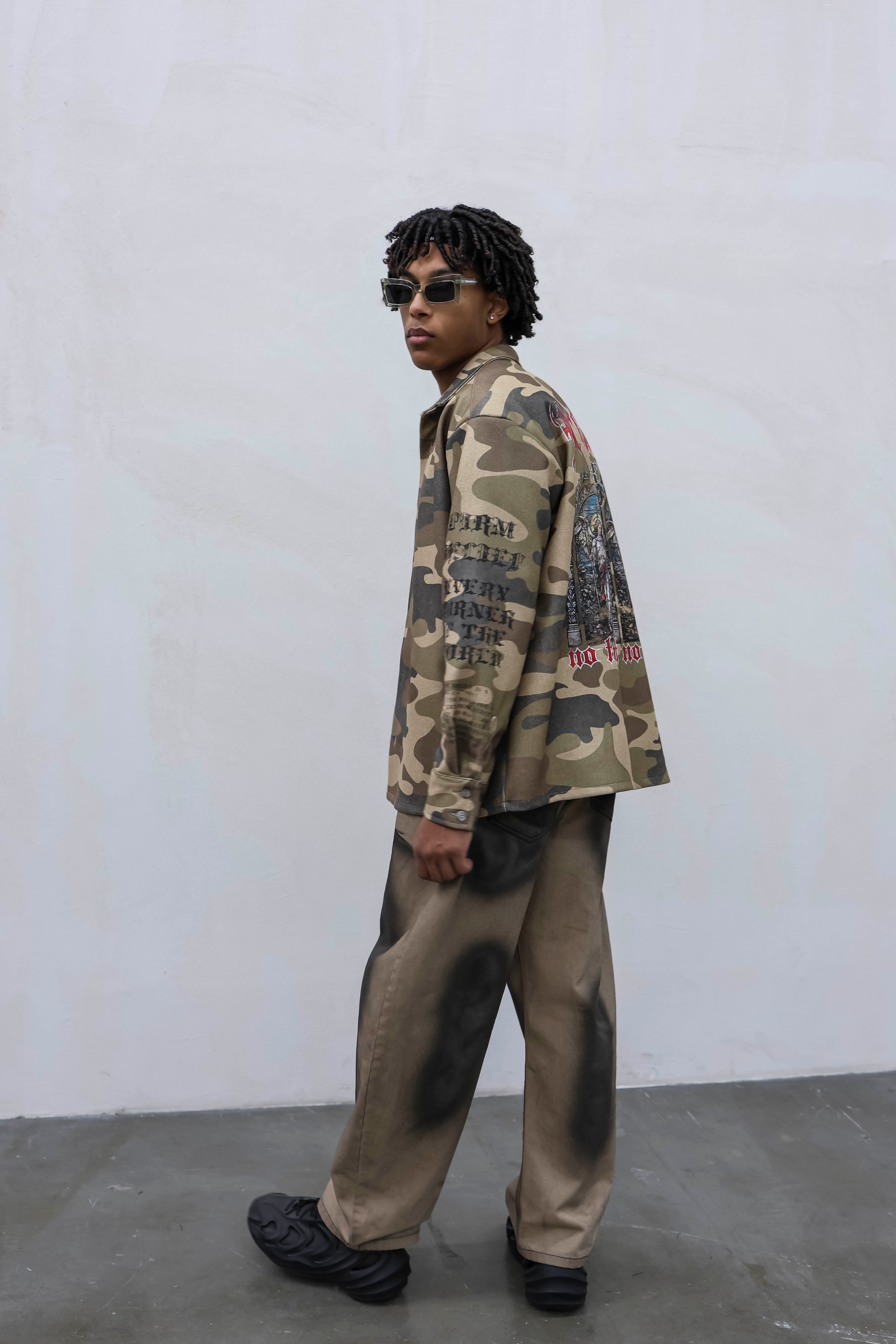 Camicia oversize mimetica “No Trust No Faith” Marrone