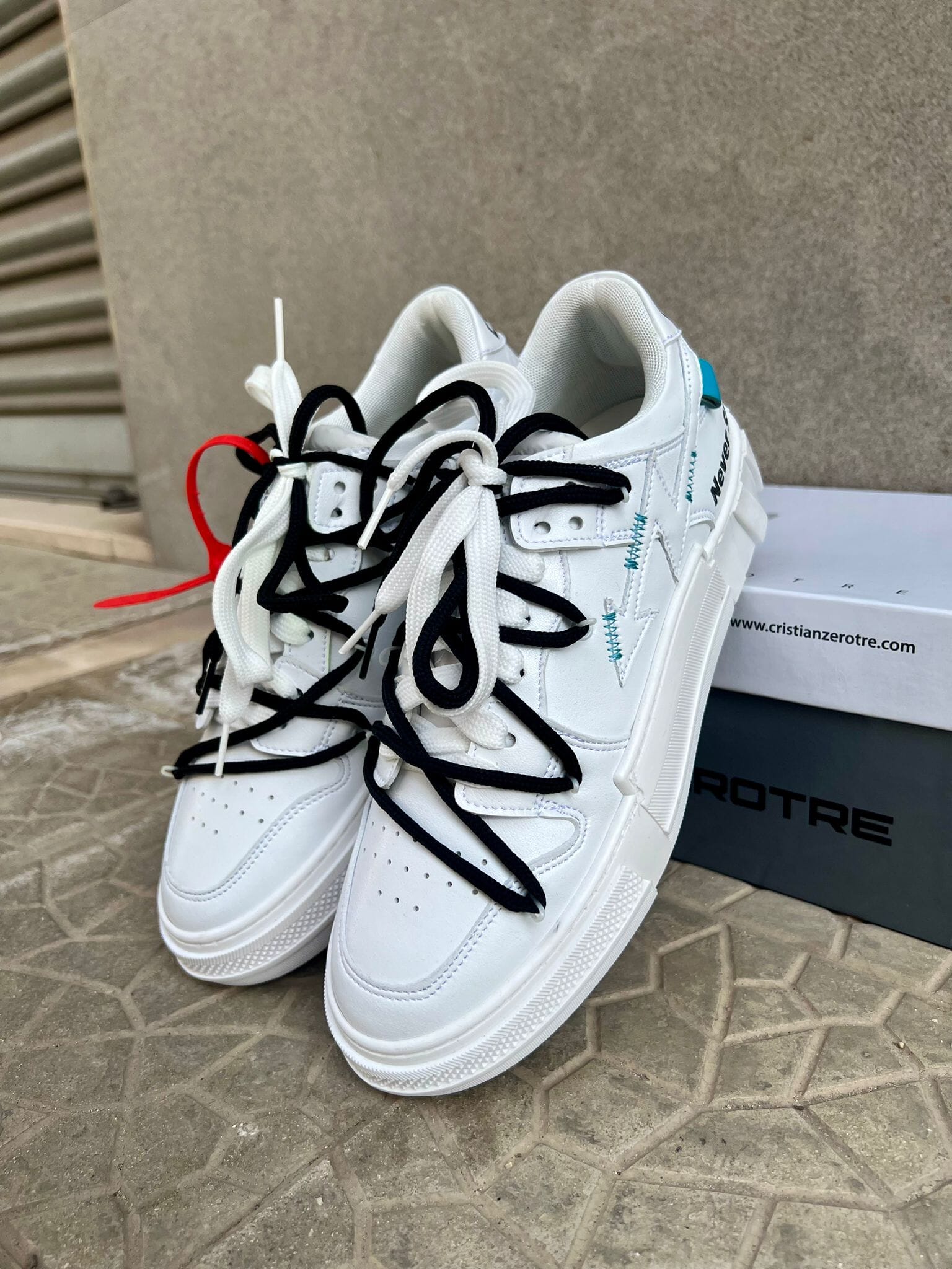 CR03 Strong 300 V.1 laccio nero