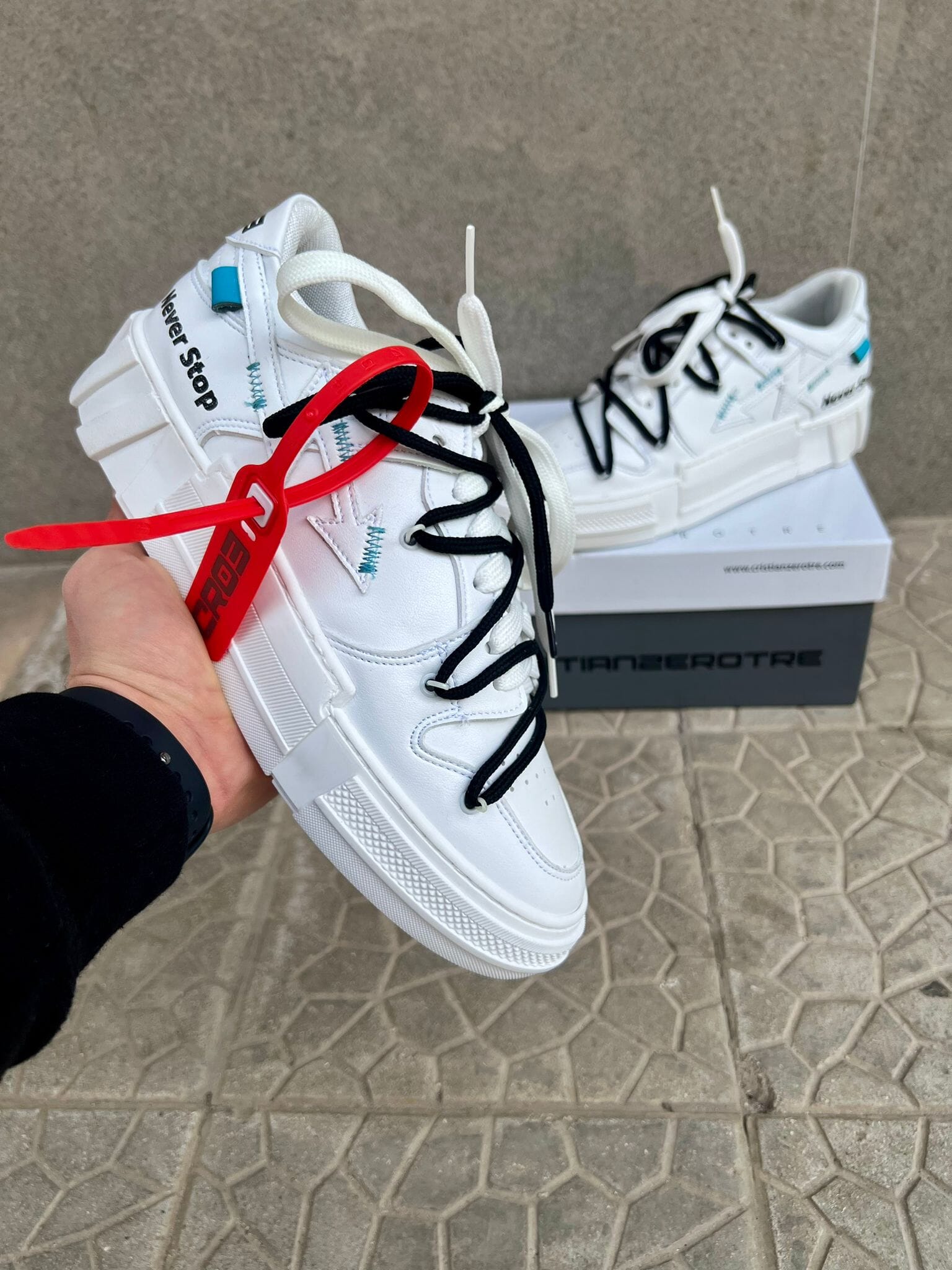 CR03 Strong 300 V.1 laccio nero