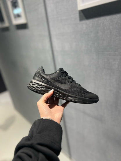 Nike Revolution 6