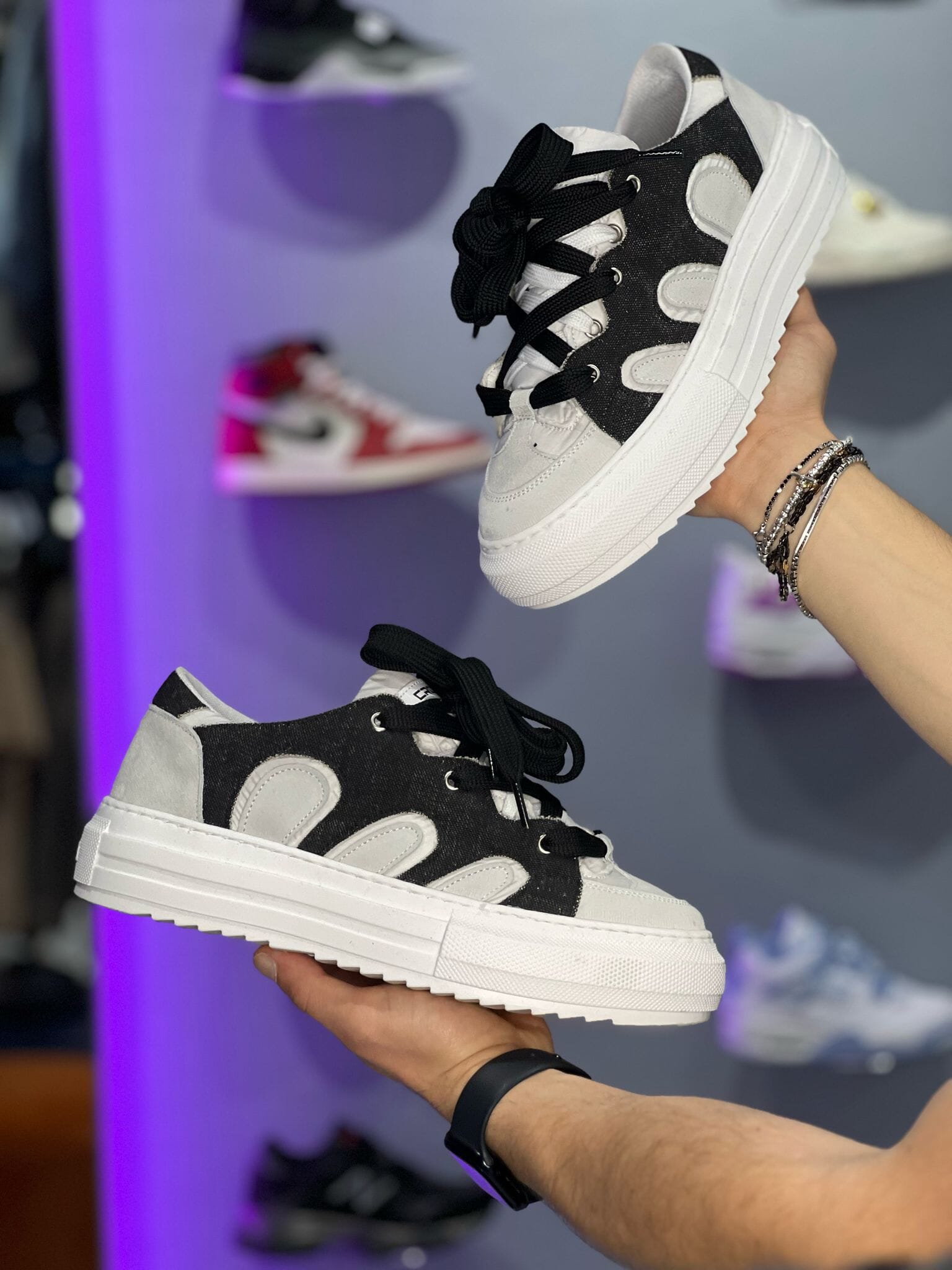 CR03 Vybe Night Canvas