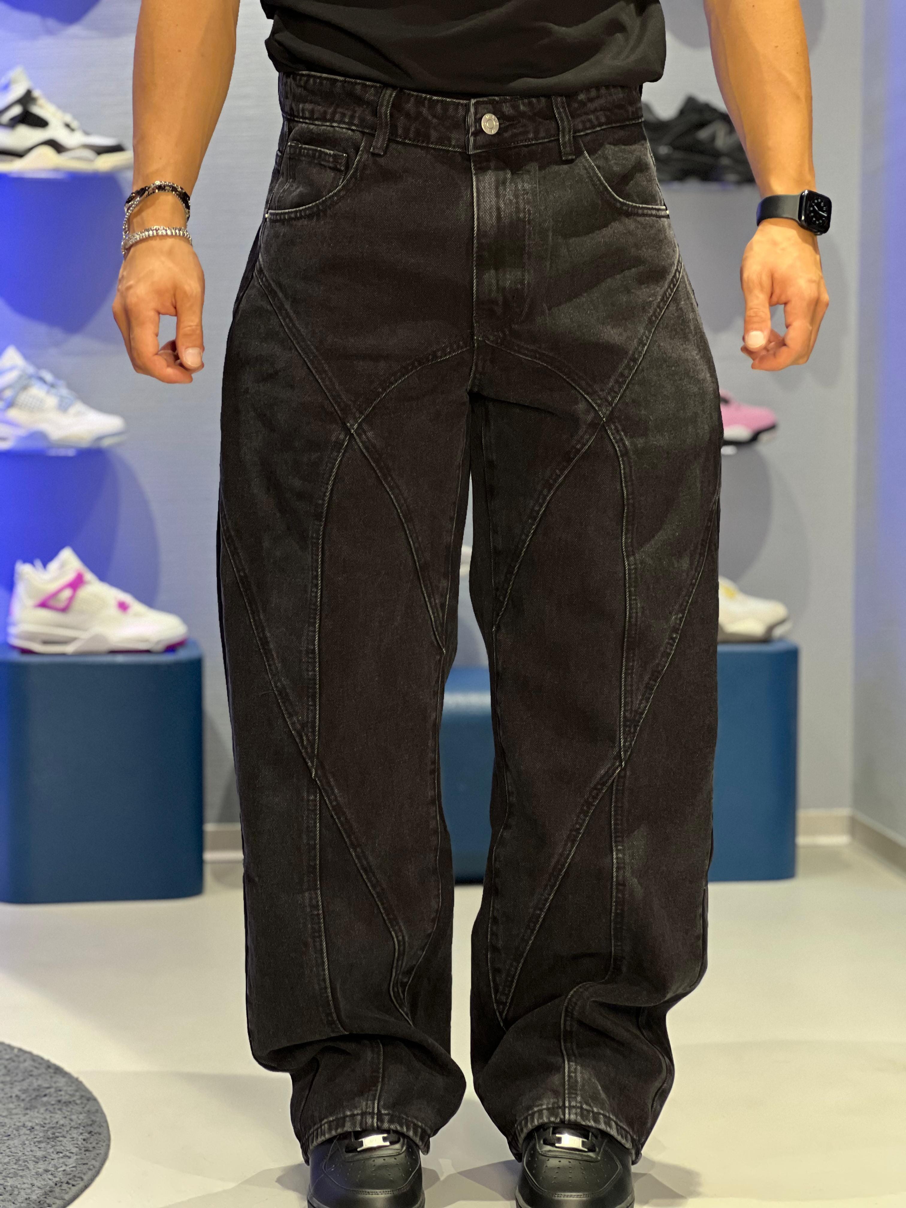 Jeans Uomo Nero con Cuciture Geometriche - Fit Oversize AD8519