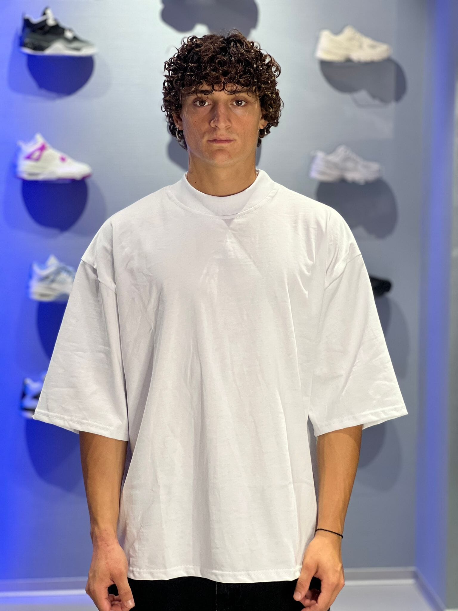 T-shirt Bianca Oversize con Stampa Grafica Viola