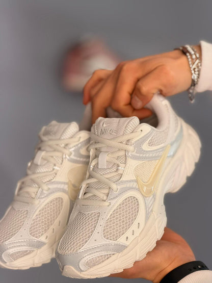 Nike V5 RNR Phantom Sail women's