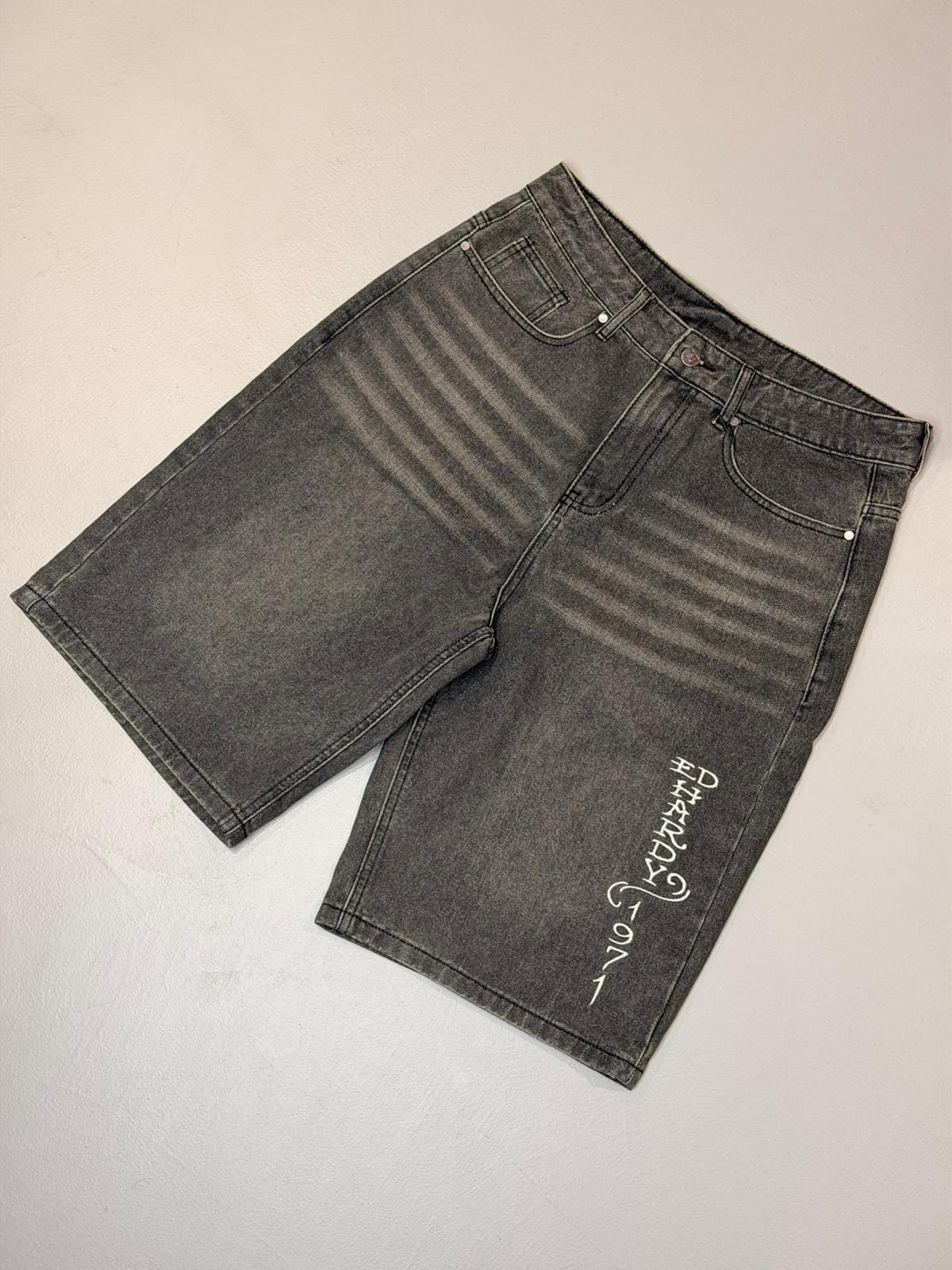 Short Ed Hardy Desert Snake Black