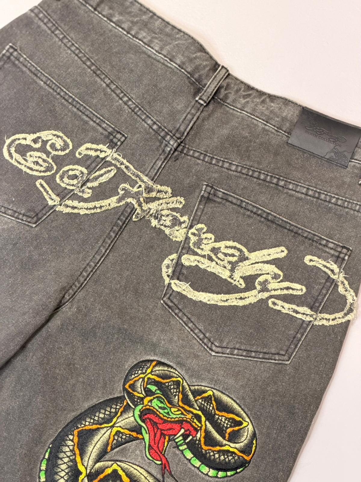 Short Ed Hardy Desert Snake Black