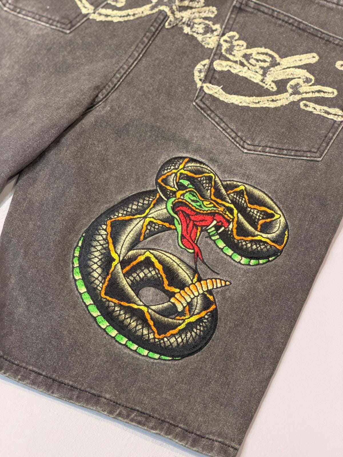 Short Ed Hardy Desert Snake Black