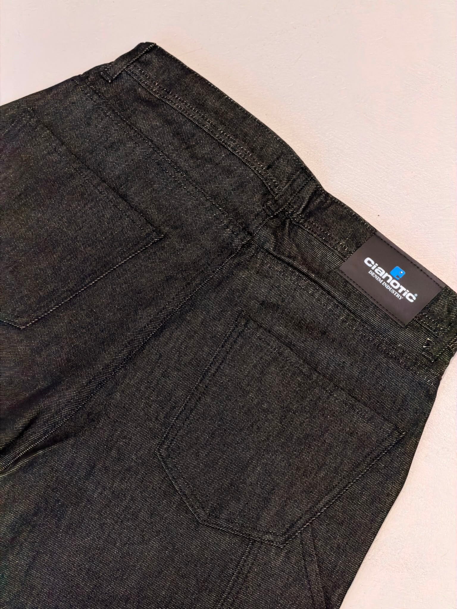 Short Carpenter Nero Cianotic