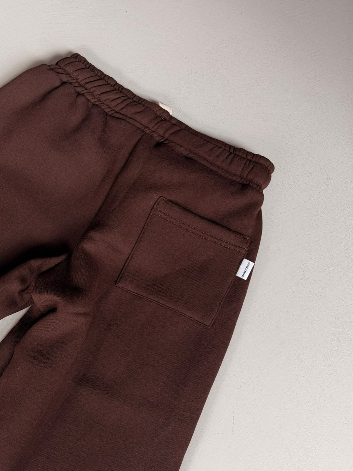 Pantaloni tuta basic cioccolato