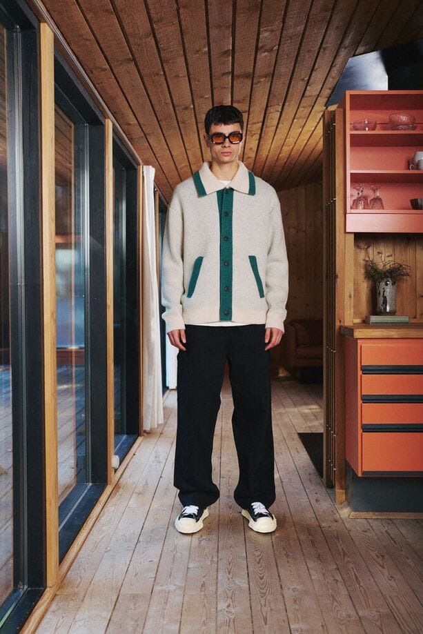 Cardigan College Solid con Dettaglio Grafico "25"